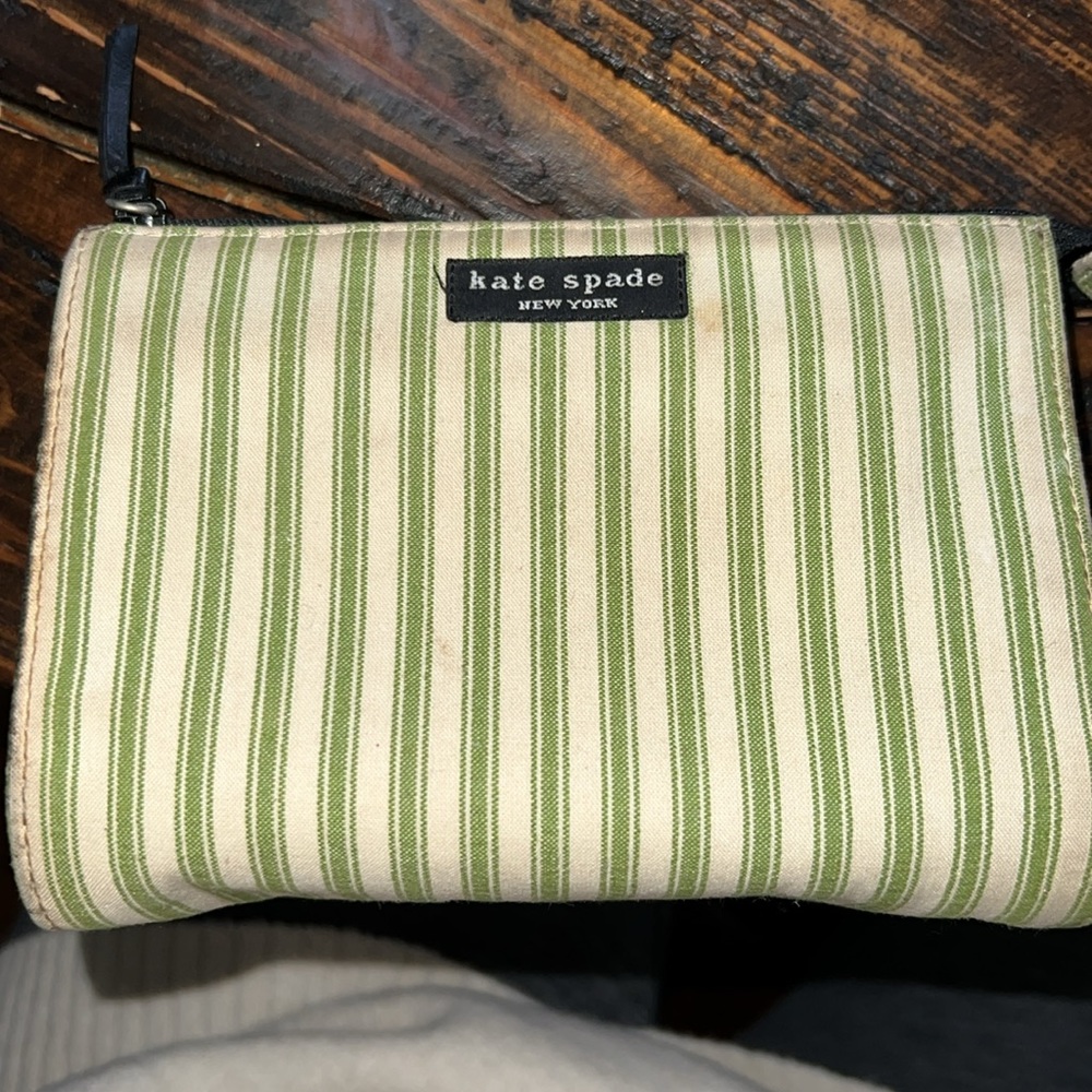 💙2 Kate Spade🩷 GUC misc cases. Adorable and classic!! - Picture 3 of 4